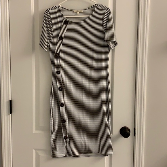 Women’s dress - Picture 1 of 2